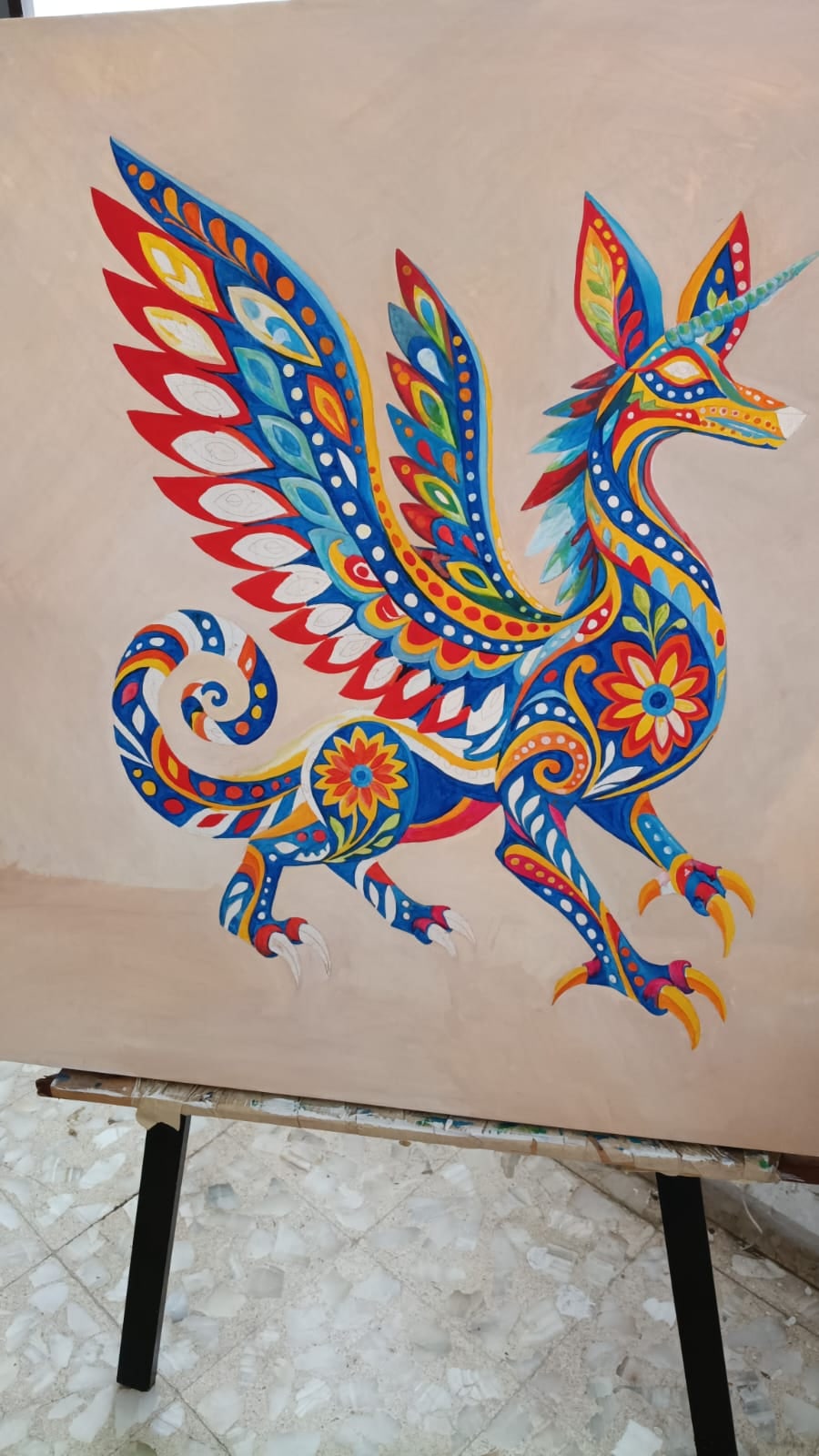 Pluma a pluma, las alas se llenan de color