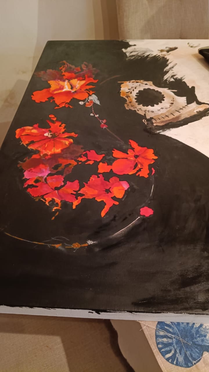 Casi terminada: las flores flotan sobre el negro